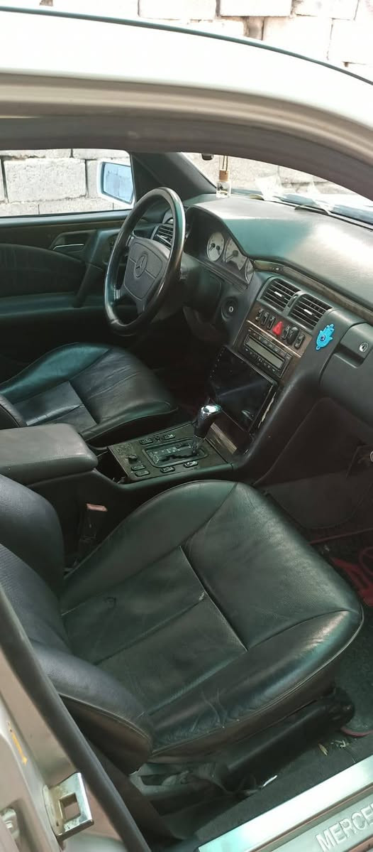 المكان بغداد الشعب تخم تاير حداديه جديده وراء وقدام صارنسات رياضي تبريد شغال بيع مستعجل***********
