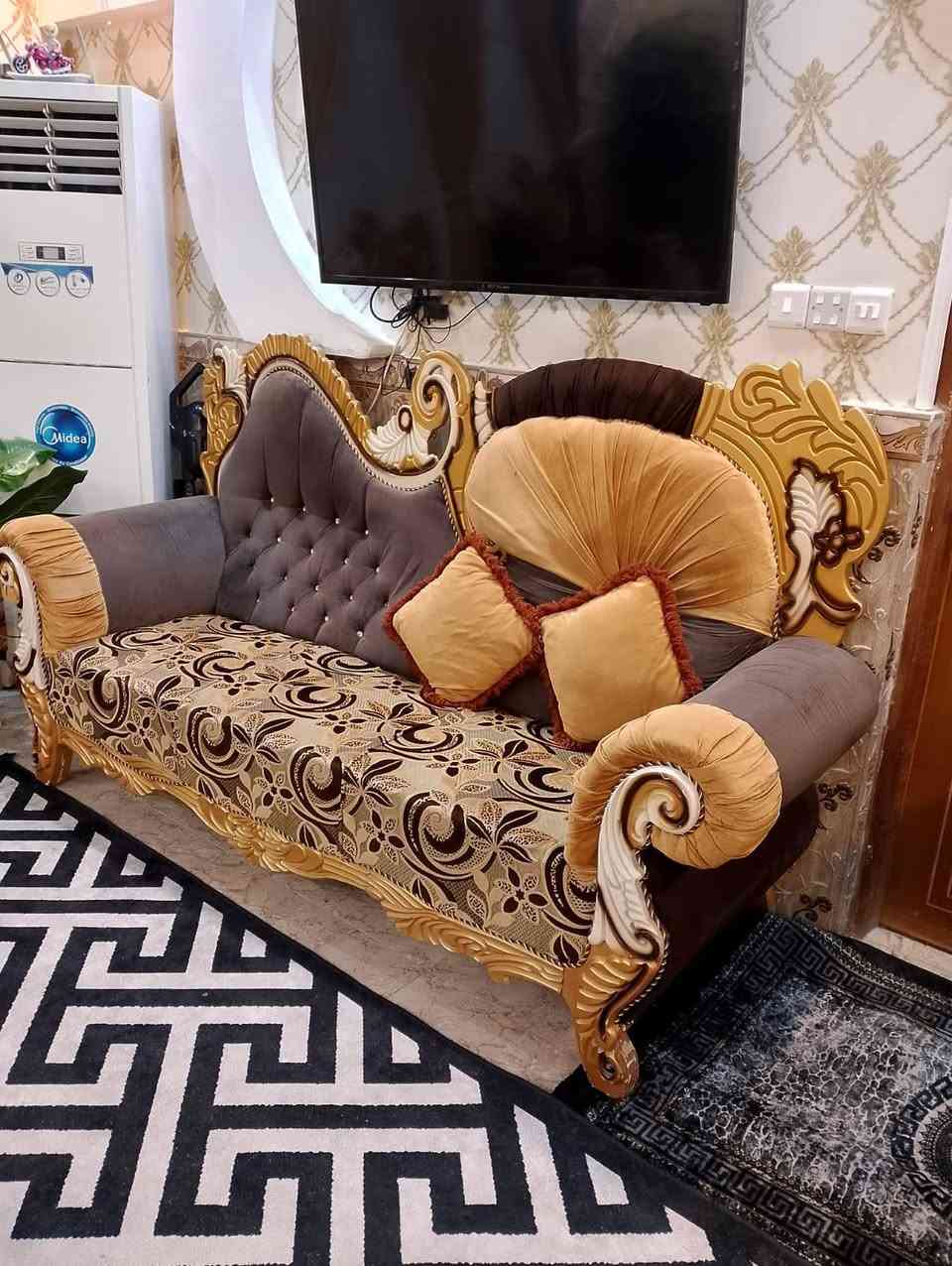 سلام عليكم طخم قنفات جديد كلش عشره مقعد مع برده حائط جديده مع الطبلات سعرهن 900 ألف وبيهن مجال العنوان بصره ***********
