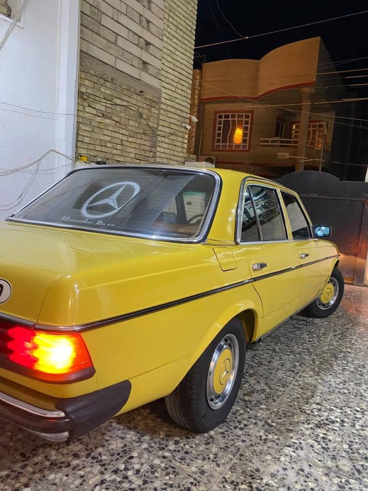 انتيكا من التراث القديم 💛
ابو جحيل 1982 ✅
 بلادي كلهه صبغ فرن من الجراد بدون معجون 
موديل 82 بانزين محرك 4 سلندر رقم اربيل
 تحويل او وكاله 
السيارة جديدة ب معنى الكلمة ✅
*********** 
***********
