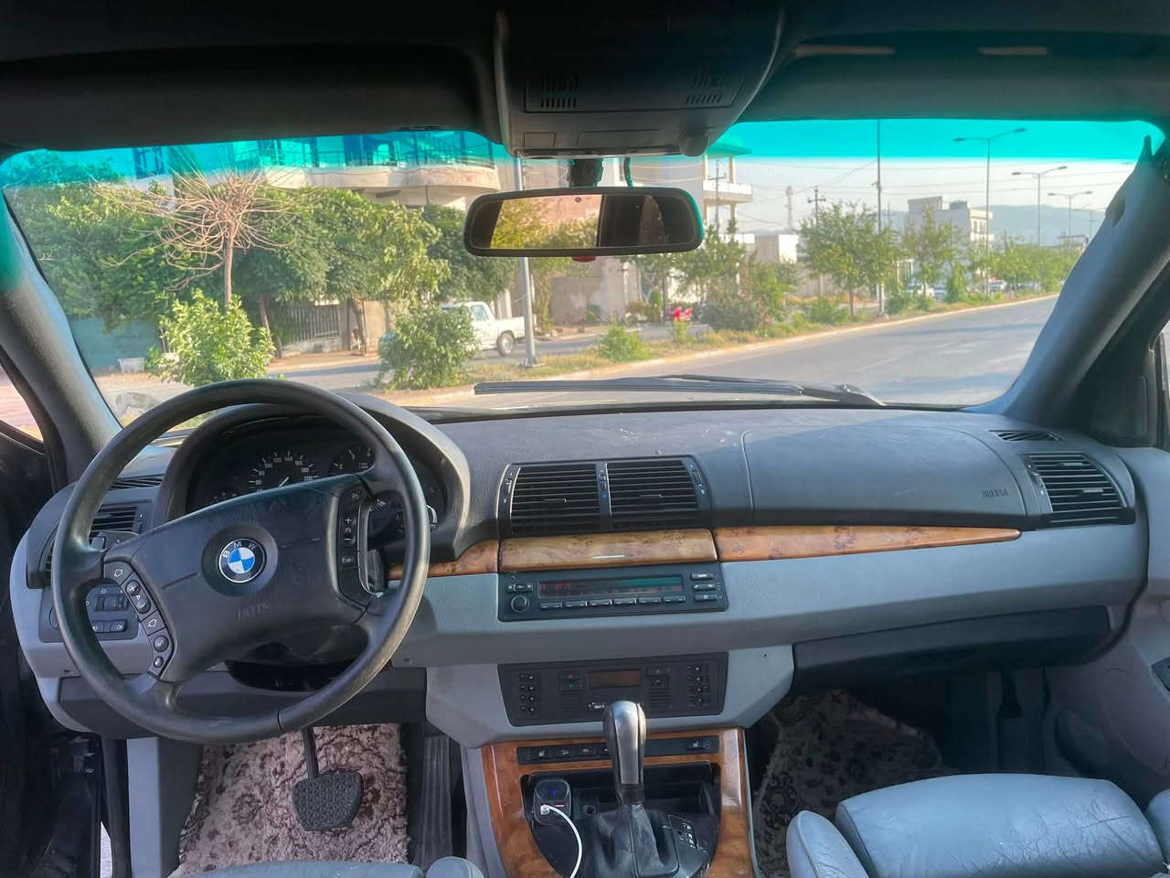 سڵاوی  خواتان لێبێ ئەم BMW X5 بۆفرۆشتن  
مۆدیل 2005  
مەکینەی 30 نۆزڵ کورت گێڕتۆماتیک 
کوشنجڵدو هیتەرو کارەبای دوپارچەی بۆیاخە  سنوق  شەفت  مەنەفێستی ئەسڵی لەگەڵە ماڵی مەدەنی بەشەرت نرخ 33 معامەلەیە برایانە مشتەری لەخزمەتام تێل بکە ❤️
***********
