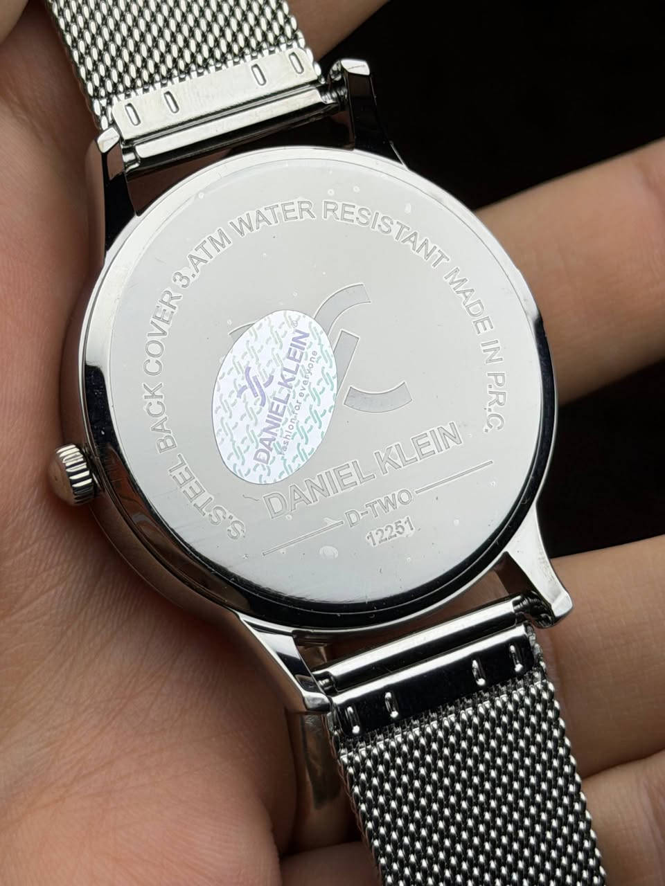 DANIEL KLEIN 
اصلي ماكنة ياباني ضمان سنة 
مع مرفقات ( الكرنتي وعلبة حافظة فقط ) 
رقم الموديل DK12251-1 
مقاومة للماء 50 متر 
ستانلس ستيل 
سير حصيرة مميز

السعر 35 الف على اول تم

sFTiCBiIZHKpRDOqgG


**إذا كنت صاحب هذا الإعلان وتريد حذفه لأي سبب، رجاءا أرسل رسالة إلى الدعم الفني**