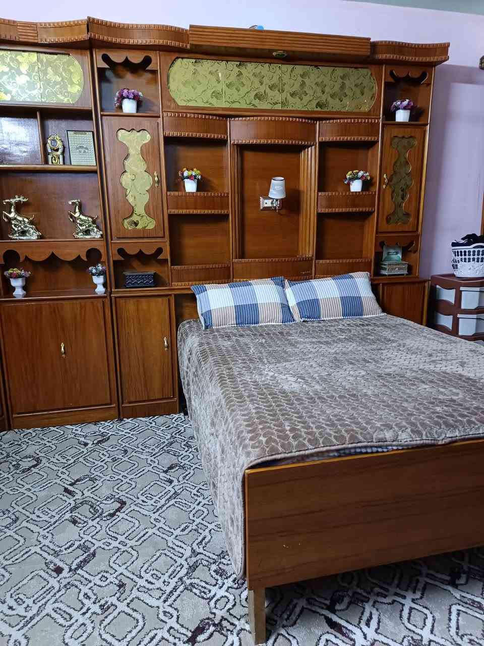 السلام عليكم
چربايه وميزها ودوشك +زاويه +كومدي+ ديوان
السعر 500 وبيها مجال 
المكان فلوجه قرب جسر الثالث
***********
***********
