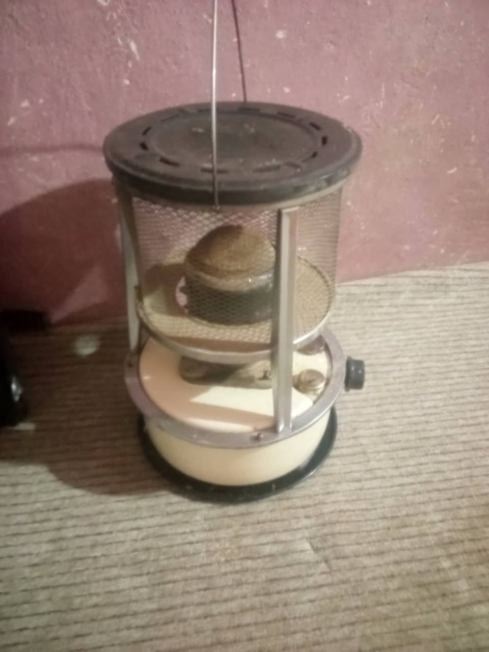 اخوان غراض بيت البيع كيزر جديد دبت غاز هيتر صوبة اوفن ميز طعام وين شراي العنوان جسر  رقم الهاتف *********** بيعهن كلهن
