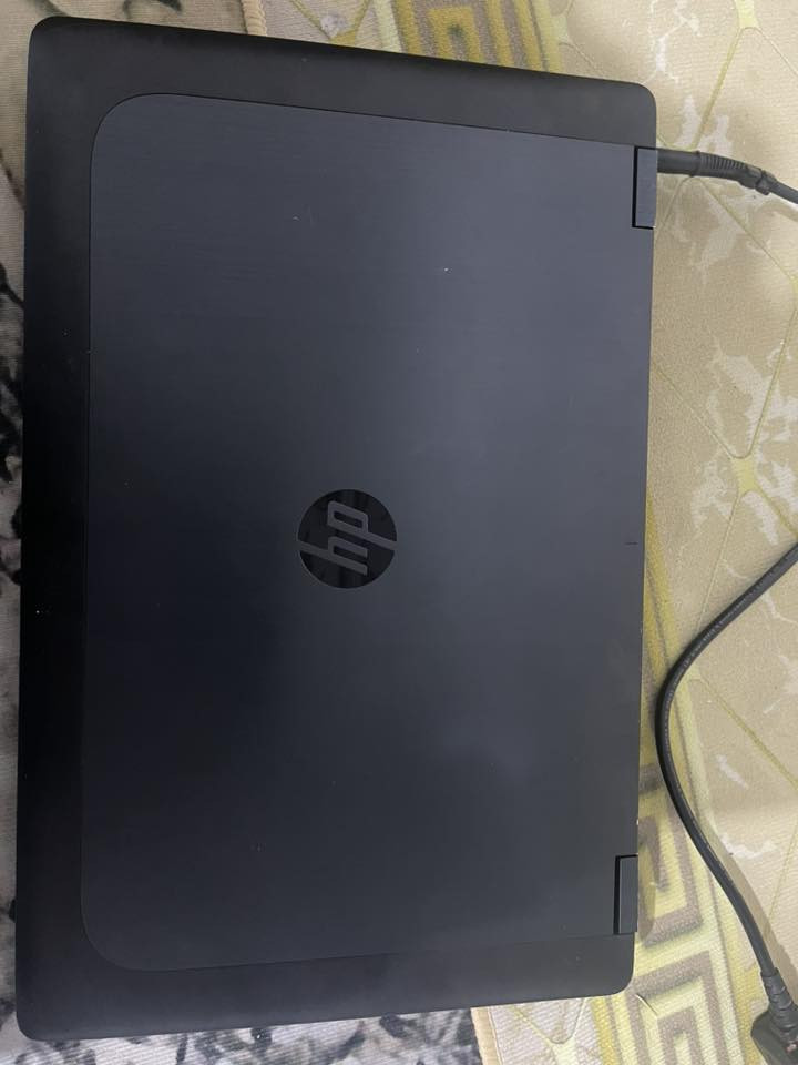 السلام عليكم لابتوب  hb zbook رام 16 معالج i7 الجيل الرابع الهارد ssd256 +
Hdd 500

الشاشه 17

كارت خارجي k1100

مراوس معه لابتوب شاشه اصغر ***********
