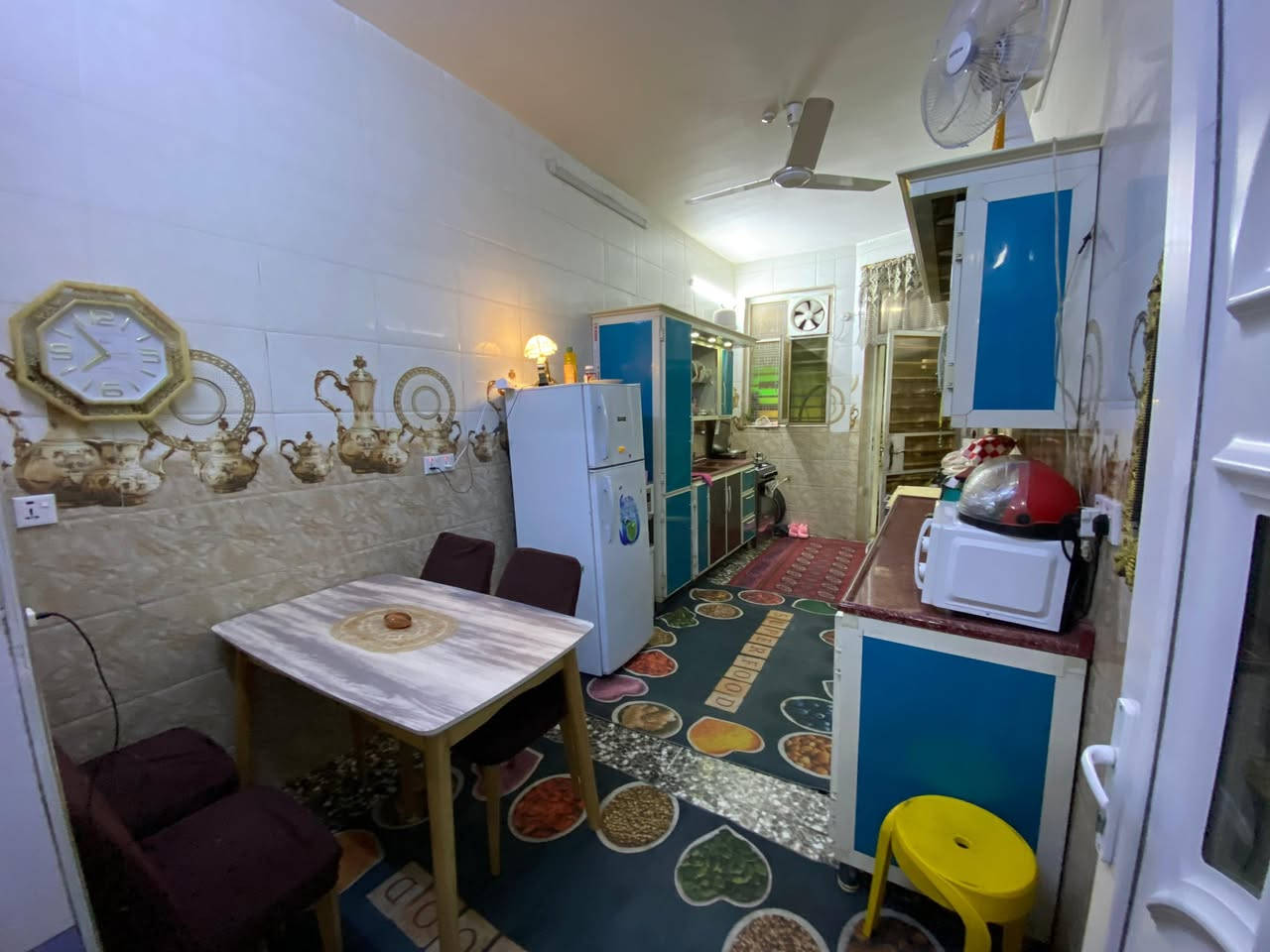 السلام عليكم دار للبيع الشالجيه الزراعي المساحه 100 متر. واجهه ٦ متر 
يحتوي على صاله و مطبخ و اربع غرف نوم  ( بناء حديث )
السعر ٢٧٠ مليون و قابل للتفاوض 

مكتب الابتغاء 
***********
