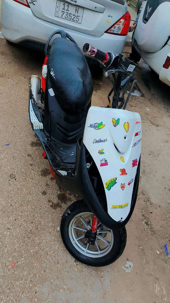 السلام عليكم ماكس عدله سلف بس باتري ضعيف وهندر بيه تزويد صدر ويالة كلجات دبل خلفي دراجة شلعتة ومعدله حلوة دراجة حيل ناعمه بشكل ماتتصور وبيه دمام يرادله ربط شغال صوته يموت مكينه لانضوح لاتبخير لا صوت كلج سعر دراجة 250 وبيه مجال بسيط سبب البيع محتاج فلوس مكاني بغداد الشعب رقمي ***********
