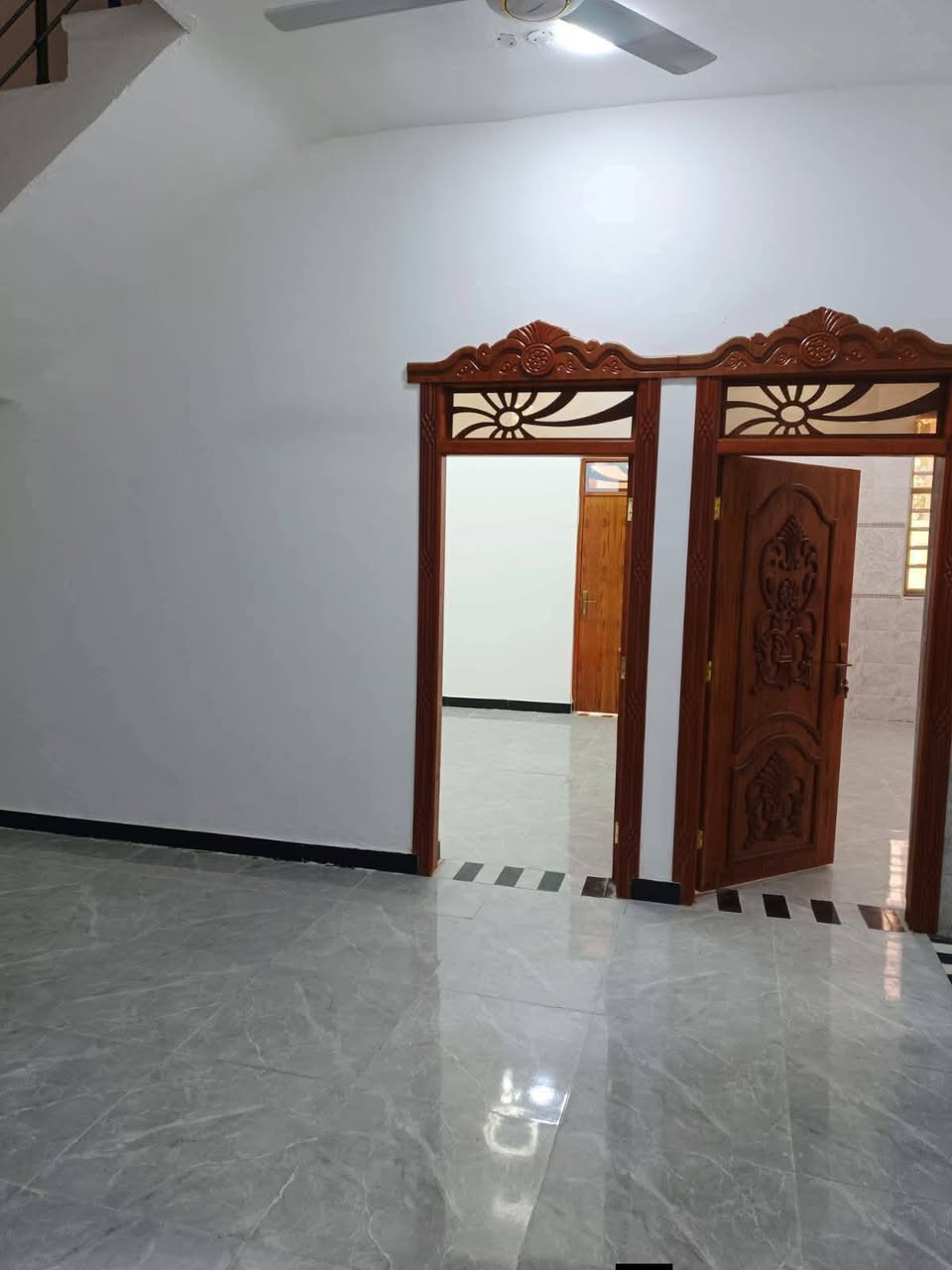 أسعد ألله أوقاتكم بكل خير🌹
اللاستفسار : ***********

توفرن دارين سكن للبيع
ماشاألله البيوت كلش مرتبات
بناء حديث شقل درجه أولى
بيوت فارغات جاهزات لسكن
المساحه 200م
على شارع تبليط مباشرةً 🛣
جميع الخدمات متوفره

محتويات كل بيت ⬇️
دوانيه
صاله ضيوف
موزع
غرف نوم عدد 2
مطبخ
مناور
صحيات خارجي + داخلي

نوع العقار : طابو ملك صرف زراعي سند 25 بأسم عراقي

العنوان : البصره حمدان قرب جامع القدس وقرب مستوصف حمدان

كل هاذ جمال وترتيب
بسعر البيت الواحد 117مليون وبي مجال

اللاستفسار : *********** البصرة, العراق
