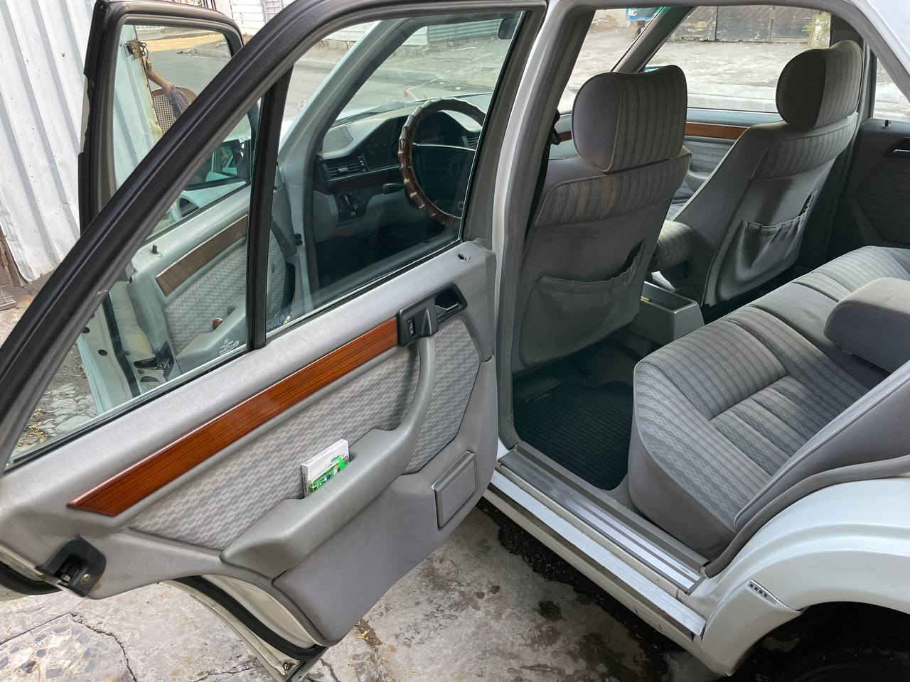 *(بسم الله الرحمن الرحيم )  لليدورون بلادي وجديد
*للبيع فقط دب مارسيدس م ١٩٨٧ 300E محدثة ٩٣سيارة كلش جديدة ومال جناي
جام كهربائي 
*كَير ومحرك بل كَريز بلادي قبق أسود عنكبوت 
*_شرط ترايك 200للبصرة 
*_صدر خلفي وأمامي جديد لوك 
*_تبريد ثلج ومنظومة جديدة وحماوة جو لطبيعي 
*_الغرفة وبطاين البوب بحالة الشركة 
*_تخم تاير جديد لظفيرة نظيفة دبل فيتم بم بلادي فلاتر كلهن *_الماني وجدد وسحبها يشكَ الكَاع وصرف قليل بل بانزين
سيارة بيهه جاملغ خلفي عكس لسائق ومصلح درجة اولى وبدون دواخل وقاعدة الدبلات مصلحات درجة اولى وشخط بل هلال صغير
*_مصبوغة للجمالية  السيارة كلش متعوب عليها ودينار متصرفلهه
(تحفه فنية )
سيارة سنوية بأسمي رقم انبار ارقام انكَليزي
وسنويتهه ل ٢٠٢٩و هزة جديدةوتتحول بأقرب مرور عل بيتك 
السعر ٦٦$ وبيها مجال 
مكانها بغداد حي العامل 
(***********____*********** بيهن وات ساب )
متواجد بل نهار بعد٣ لظهر  لل١٢ ليلاً)
