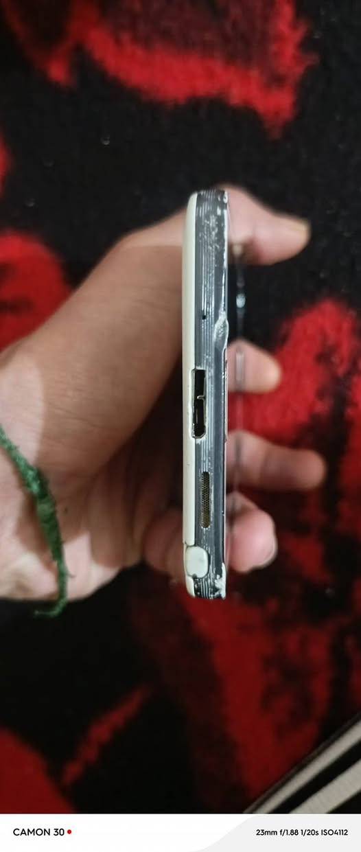 السلام عليكم للبيع نوت ٣كلاكسي  يك سيم كارت  بسس ب٣٠هزار و مجال هيه كمه


**إذا كنت صاحب هذا الإعلان وتريد حذفه لأي سبب، رجاءا أرسل رسالة إلى الدعم الفني**