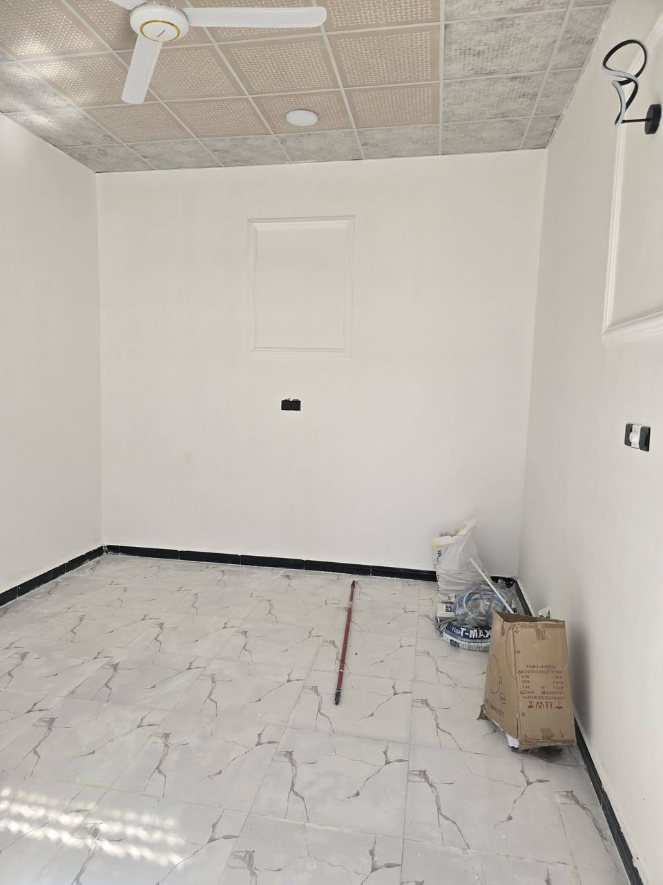 بيت طابو زراعي عراقي ابو خصيب حمدان قريب على شارع الفك ريسي المساح البيت ١٣٠متر يحتوي قرف ديوان ومطبخ ستقبال وحمام ومدخل حمام خرجي كهربائيّ ماء شارع ١٠متر السعر ٦٥مليون وبي مجال اتصل ***********
