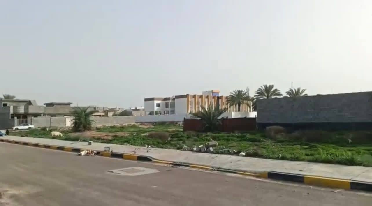 ياالله قطعه ارض للبيع مساحه 240متر قطعه جبيره وحلوه قرب المدرسه الصينيه حولي البعنون ع شارع تبليط منطقه كافه خدمات للاستفسار الاتصال على الرقم ***********
