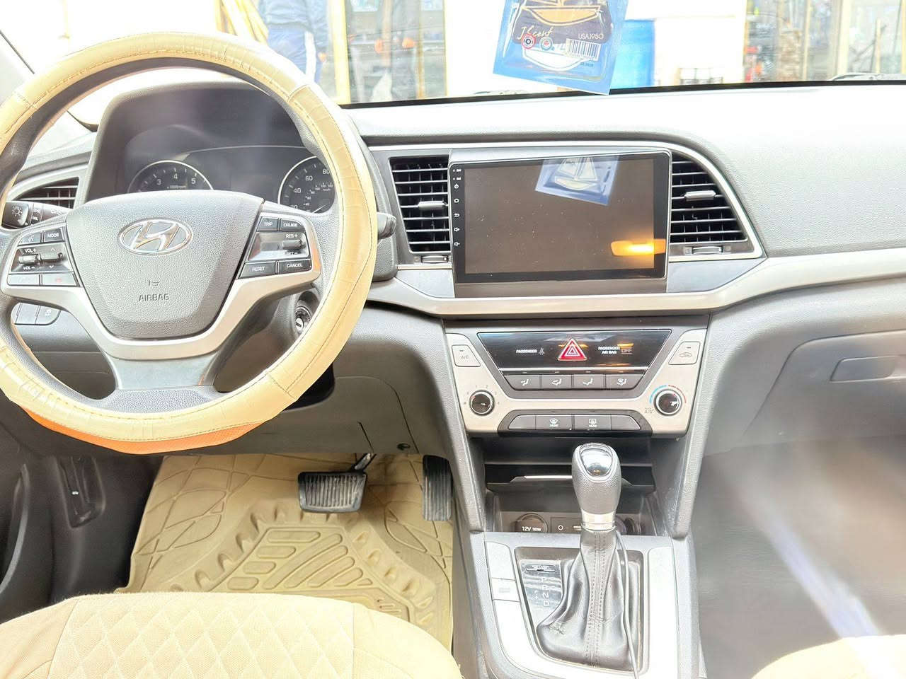 للبيع هيونداي النترا موديل 2018 وارد امريكي رقم بغداد سياره جاهزه من كلشي بس بيها جنطه مبدل بلادي ورش نصف جاملغات خلفيه السعر ١٣٠ وبيها مجال مكان السياره الرمادي زنكوره  ه‍ــ ***********
