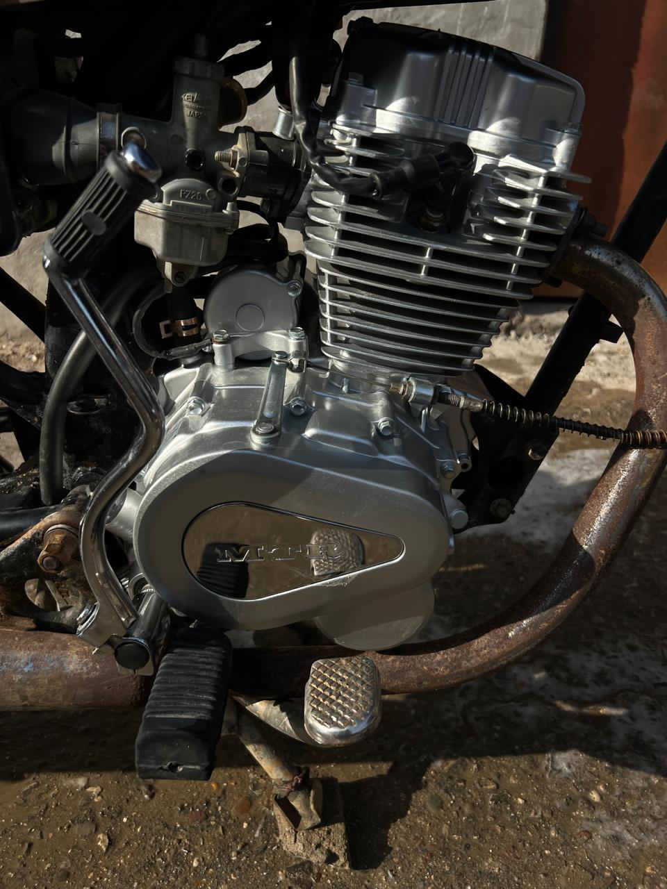 السلام عليكم شباب الدراجه للبيع ايراني بس شادله مكينه مل ستوته بعد شوفت عينكم بدلت تبديلتين دهن الدراجه مانقصه شي او الشراي هاذه رقمي ***********اب 650او بيه مجال قليل المو شراي لا ايتعبني
