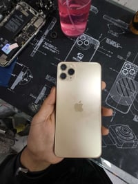 آيفون 11برو ماكس بطاريه76 ذكره64 فقط شاشه امبدله السعر200 وتساب0751754...