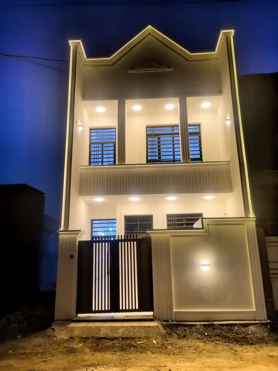 دار للبيع في منطقه الدوانم زراعي شرطه الخامس طابو زراعي صرف سند 25 المساحه 100متر موقع البيت الدوانم خلف جامع كرطان قريب عله 3/10 العقار يحتوي عله2 غرف نوم حمامات 2 صاله ضيوف مطبخ البيت شغل درجه اولا  السعر 80 مليون وبي مجال للاستفسار أكثر الاتصال على الرقم التاليه *********** او مراسلت وتساب 
***********
