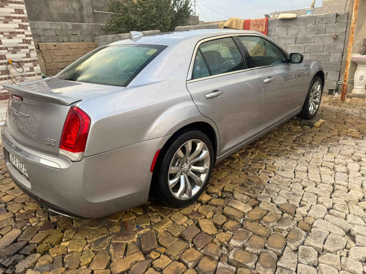 سلام عليكم اوباما موديل 15 اصل معلايه 17 رقم وسنويه جديده رقم واسط سياره جديده كير ومكينه واكسن وتبريد كله جديد حداده وتخم تاير ويل موزه جديد سياره موصفات نص فول مكينه 3600 حادثه بنيد وبيه تلث قطع كلير بدون فتح دواخله لون اسود كشنات جلد العنون البصره القرنه بيع او مراوس حسب القناعه *********** سعر 155 وبيه مجال الشراي
