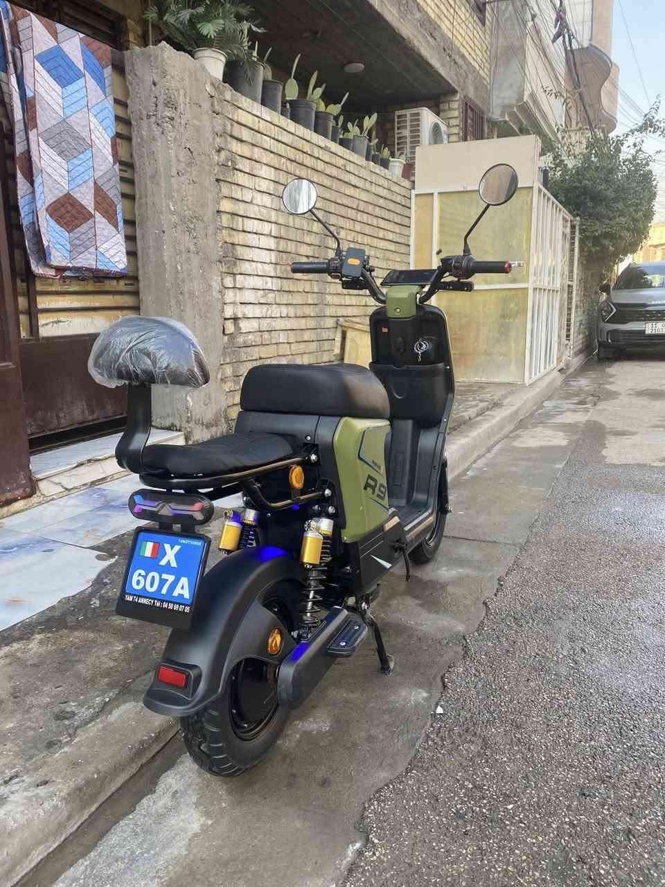 سلام عليكم دراجة ار٩ للبيع دراجة نضيفة ٥بطاريات اكبارملف ٢٠٠٠ كلشي  بيها شغال اليردهه يتواصل على هاذا الرقم *********** مديل ٢٠٢٥ رايدهه٤٥٠ او بيهه مجال
