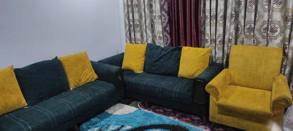 تخم للبيع ٨ مقاعد مابي اضرار نظيف جدا تزكام  للاستفسار الاتصال على الرقم ***********
