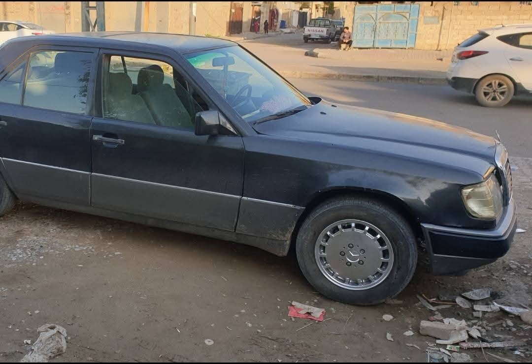 السلام عليكم اخوان سياره مرسيدس ستوب موديل 89 شرط تحويل غرامه سنويته 2030 دفتر بنزينه سياره بي ام يزيد جير جير ماله مو تمام سعر 45 بمجال بسيط ***********
