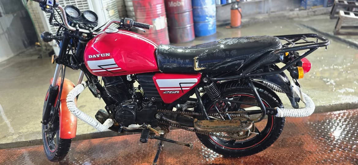 السلام عليكم شباب دراجه دايون موديل 2022 دراجه كفاله عامه كفاله عامه من كلشي وكلشي بيه يشتغل كهربائيات بأكمله 
 سلف ما سلف كله شغال دراجه برغي مامفتوح بيه صوت وشلعه ورزانه فووول يعني بين قوسين دراجه كامله مكمله ومفوله دراجه اوراق الاصليه سعره مليون و٣٥٠ وبيه مجال لليشتري بيه خير ويدلل مكاني كربلاء فريحه ***********
