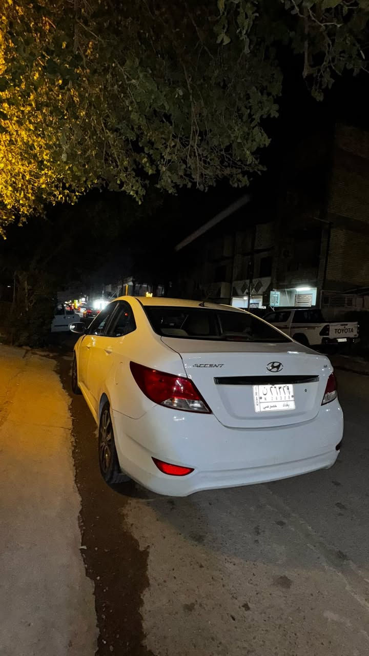 السلام عليكم اكسنت 2015 خليجي بدون صبغ  مكينة 1600 دوش السيارة ماشية 124 حقيقي  السيارة تحكمات ستيرن ، اشاير بالمري  ، تخم تاير جديد ،   سبيير ، عدتها كاملة من جك .... السيارة باسمي تحويل ثاني يوم رقم بغداد السونار موجود شامل كل شي من محرك وكير كفالة مكاني بغداد البياع
سعرها 105 ورقه وبيها مجال
للاستفسار الاتصال على الرقم / ***********
