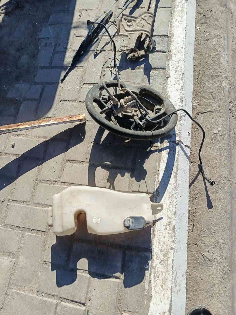 البيع غراض رينو 4 راكب السماوي الخضر 
***********
