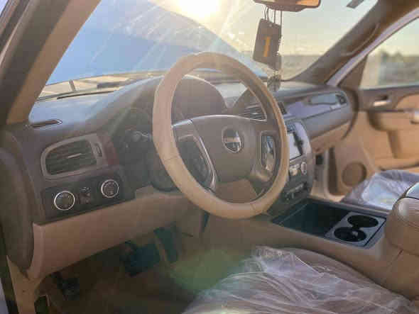 سلام عليكم 
يوكن 2013 خليجي سيارة فول موصفات مكفولة كفالة عامة
السيارة جاهزة ع آخر حباية 
تحكم استيرن + تحكم دوسات + تحكم كشنات 
فتحة قمارة 
تخم تاير 
الله شاهد سيارة مال بيت رقم بغداد  خصوصي ماداخلة كراج استخدم شخصي سعرها 240 وبيها مجال 
للاستفسار ***********
العنوان // واسط قضاء الحي
