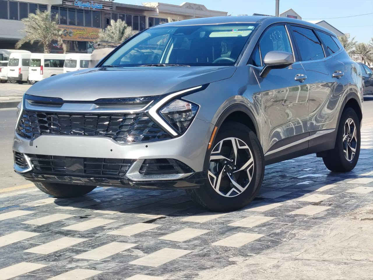 السلام عليكم كيا سبورتج موديل 2024 وارد امريكي حادث جاملغ بنيد مبدل فقط بدون رقم مواصفات السياره تحكم اربع جهات شاشة لمس كامرا خلفية رادار امامي رادار جوانب كراسي تدفا قطعتين تبريد حساسات خلفية أنظمة قياده ويلكب 17 محرك 2500  للاتصال على رقم ***********مكان بغداد زعفرانية يم جسر
