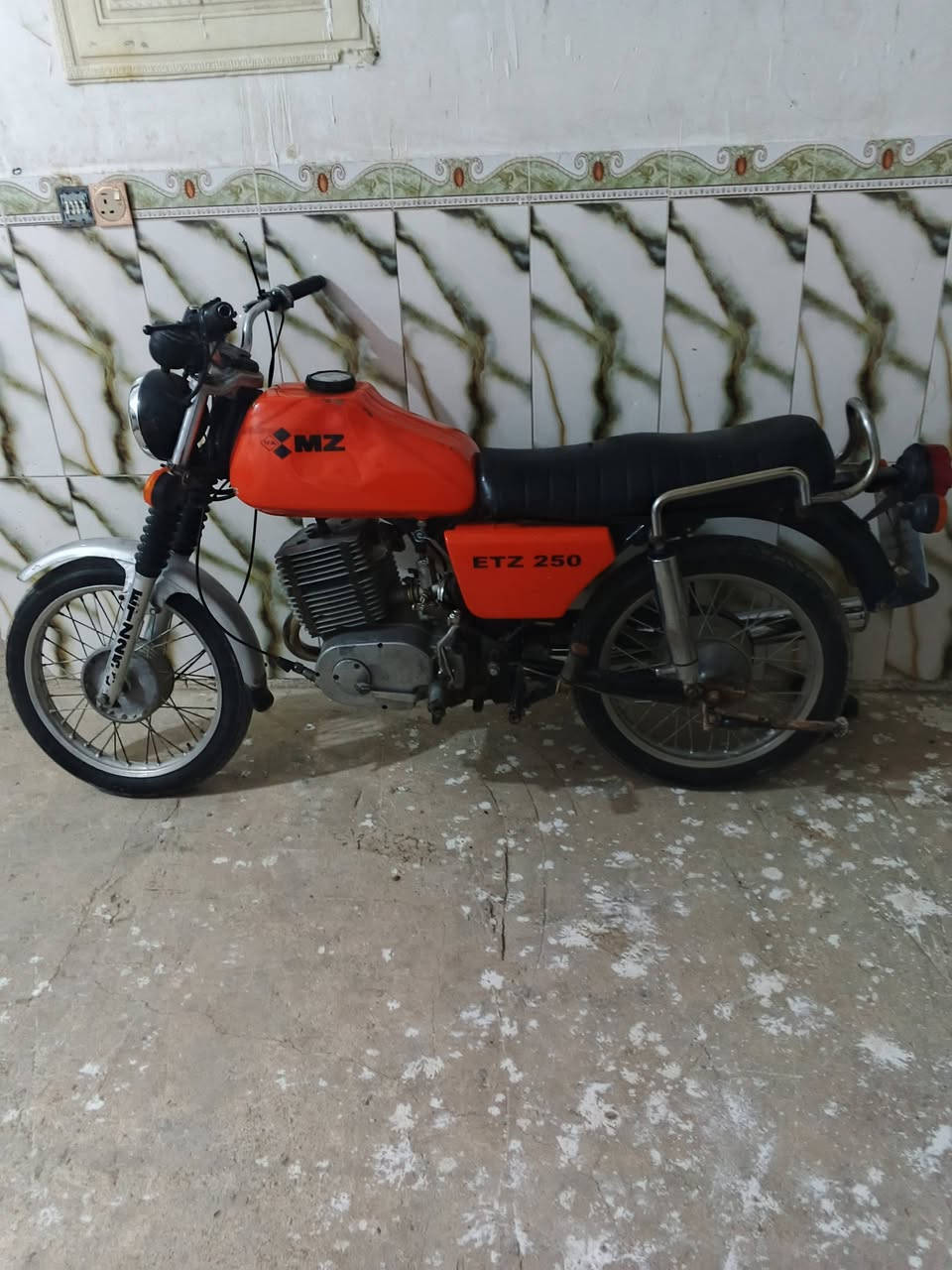 سلام عليكم شباب ماطور للبيع نضيف بي شغلات 

بصيطه كهربائيات كله شغال جديد لشراي يتصل 
***********
