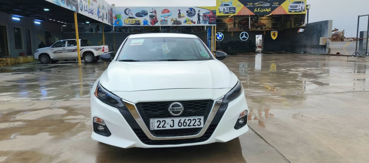 مكلف بالنشر اخوان نيسان ايلتما  موديل 2019 آيس ار محدث ٢٣ السياره جديده ماشيه ٦٣ فول مواصفات من عدا السلايت حداديه جديده تخم تاير جديده سياره السعر 160 وبيها مجال الشراي يتصل رقم صاحب السياره ***********
