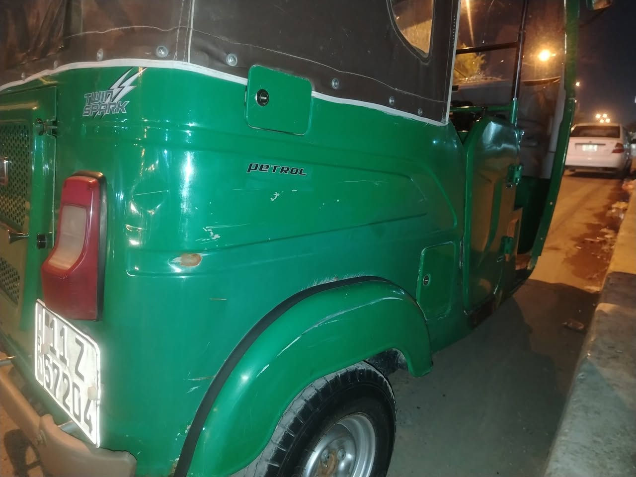 سلام عليكم ورحمة الله تكتك لبيع رقم وسنويه لون اخضر  موديل ٢١ تعمير دوس فقط مكاني شعله الرحمانيه سعر ٧ وبيه مجال قليل ***********
