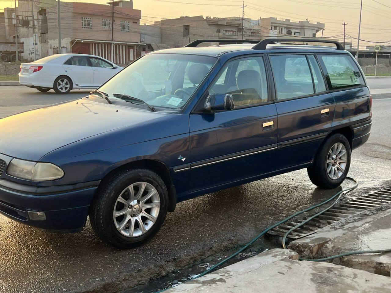 السلام عليكم استرا للبيع موديل 1991 گير ومحرك شرط طخم جديد صبغ عام جماليه رقم بغداد مشروع وطني كابون بانزين الشرعي موصل جانب الايمن ***********
