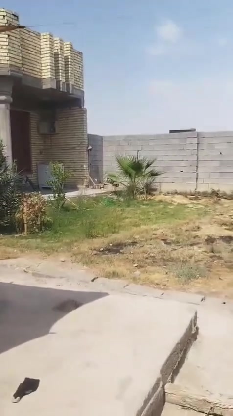 السلام عليكم يوجد اربع بيوت للبيع المساحه الكليه الدونمين وكل بيت مساحته نص دونم المنطقه واسط صويره قرب سيطره للج الرءيسيه تبعد عن الشارع العام ستميت متره والاستفسار التواصل على هذا الرقم ***********
