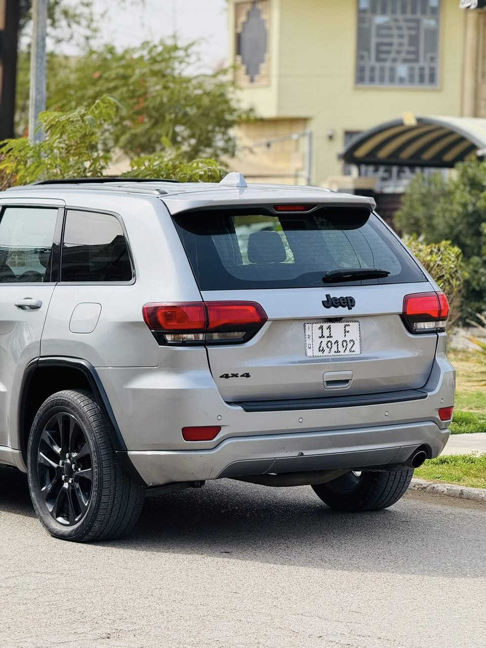 سلام عليكم للبيع جيب 2019
حادث جاملغ وبنيد. صور مرفق 
وبيها صبغ حزام. اثر شخوط بدون دواخل 
مكان.  بغداد.   السعر 163 
رقم ***********
فول 1/1 سياره 
مواصفات السياره 
فتحة سقف.  بصمة 
شاشه جبيره تحكم ربع جهات 
جلد كشنات. كهرباي 
ويل 20 كروم 
صندوك كهرباء 
تدفئة تبريد كشنات وستيرن
حجم المحرك. 3600. كفالة 
سياره جديده وبالعافيه ع تصير من نصيبه
