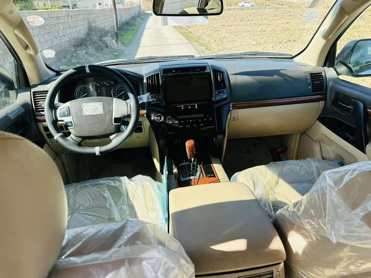 للبيع لاندكروز موديل 2013  ابريم اصل كفاله عامه ماشيه 109 بيها بارد موضح السعر39500 الف الاستفسار على الرقم ***********
