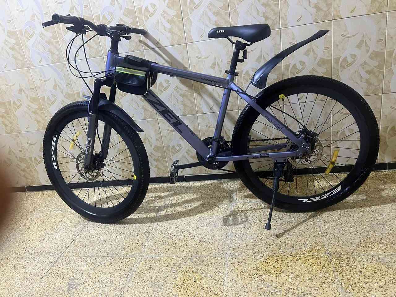 بايك جبلي ماركه ايزيل التركي حجم 26 المعدن المنيوم بريكات هيدروليك ماركه A5
سستم الكير A5 امامي 3 سرعات الخلفي 9 سرعات وايرات دفن 
وبايسكل جداً نظيف


**إذا كنت صاحب هذا الإعلان وتريد حذفه لأي سبب، رجاءا أرسل رسالة إلى الدعم الفني**