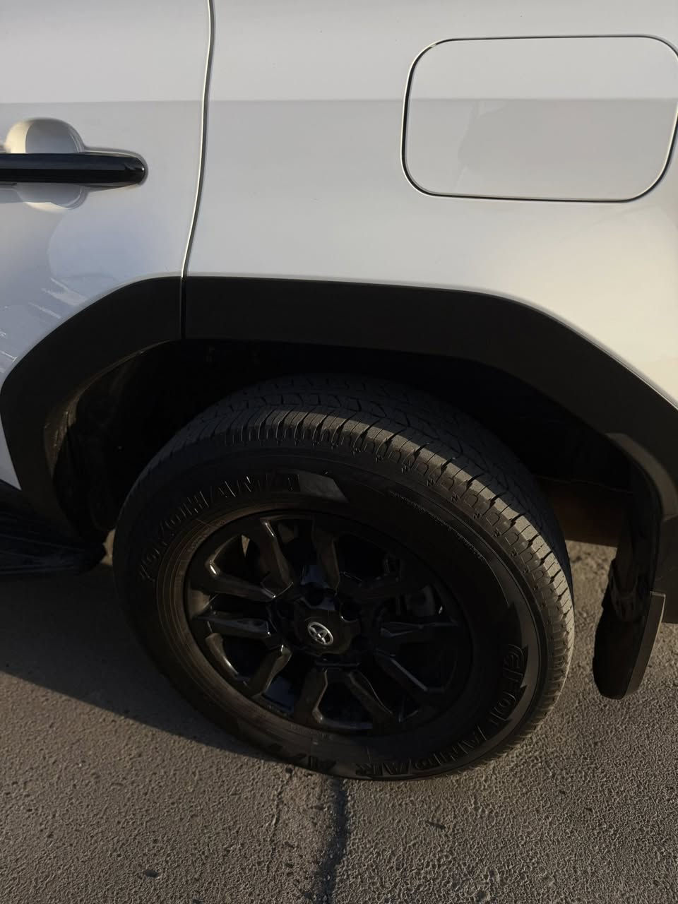 برادو ٢٠٢٤ جديده ماشيه ٥٥٠٠ بعده حاله وكاله مكفوله من كلشي من رقم للرقم مزود عليه سبايدر ودوسات اصليه ويل ادفنجر مع اطار برجستون ياباني رقم بغداد وباسمي تحويل مباشر مواصفات معروفه مكانه بغداد شارع فلسطين والسعر ٤٢٥٠٠. والشراي يتصل ع *********** ملاحظه مزوده بحدود ٢٠٠٠ دولار
