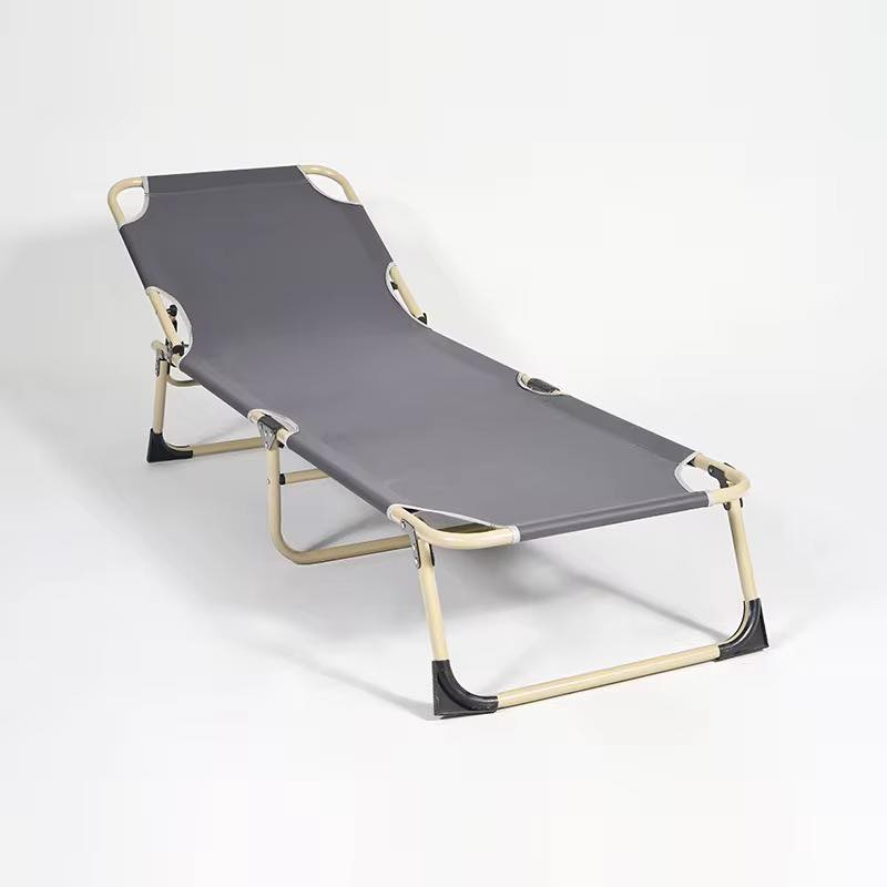 هذا المنتج هو سرير تخييم قابل للطي، مصمم ليكون خفيف الوزن وسهل الحمل. 
أبرز المميزات:
سهولة التخزين: يمكن طيه بسرعة لتوفير المساحة، مما يجعله مثاليًا للرحلات، التخييم، أو حتى كسرير إضافي للضيوف في المنزل.
المواد: يصنع عادة من إطار فولاذي متين وقماش بوليستر مقاوم للتمزق والماء.
الراحة: تأتي بعض الطرازات بمسند ظهر قابل للتعديل بعدة أوضاع للاسترخاء.
الأبعاد التقريبية: يبلغ طوله حوالي 170-190 سم وعرضه حوالي 56-70 سم.


**إذا كنت صاحب هذا الإعلان وتريد حذفه لأي سبب، رجاءا أرسل رسالة إلى الدعم الفني**