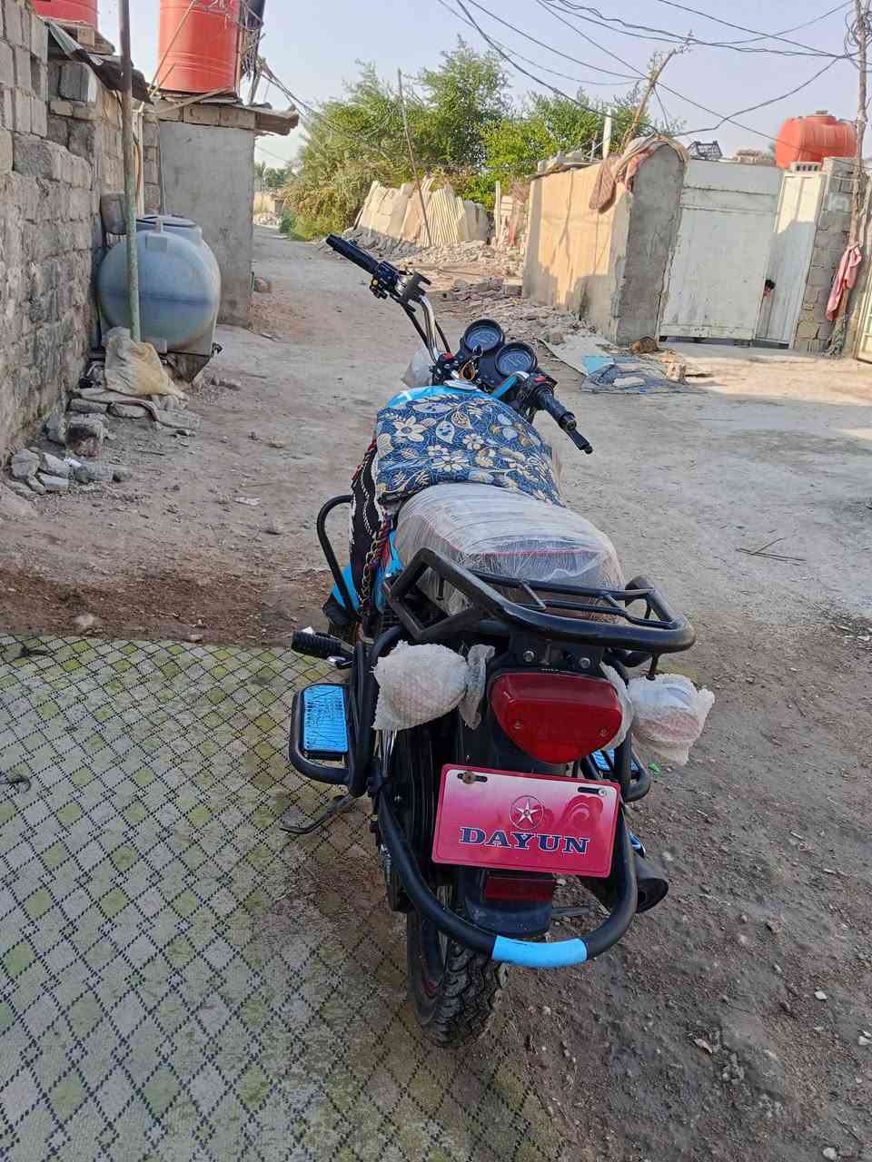 السلام عليكم دايوان نفخ موديل 22 لونها ازرك بس نخلينه سمائي دراجه كامله من كلشي نضافه 80/100 
السعر 1700 للستفسار ***********
