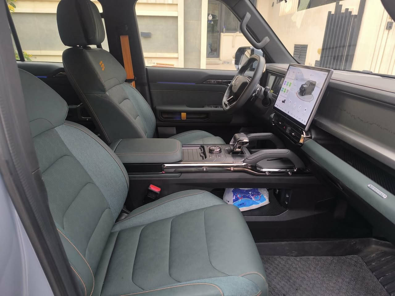 جيتور T2  للبيع موديل 2025
وكالة هارلم 

المواصفات 👇🏻: 
🔹بانوراما 
🔹حساسات امامي خلفي
🔹كامرات 360 
🔹كشنات جلد 
🔹تبريد قطعتين 
🔹شاشة عرض حجم كبيرة 
🔹ثلاجة 
🔹تشغيل عن بعد وبصمة عدد 2 
🔹انعكاس الشاشة 
🔹منفذ 2 USB
🔹مصابيح LED كافة السيارة
🔹ناقل حركة 7 سرعات
🔹منفذ تايب سي
🔹اوامر وتحكمات صوتية
🔹مثبت سرعة 
🔹محرك 2000 تيربو 
🔹نظام مراقبة ضغط الاطارات
🔹ضمان 6 سنوات للسيارة و10 سنوات للمكينة والكير 
🔹السيارة ماشيه 15 الف km
السعر خاص
مكان السيارة بغداد
***********
