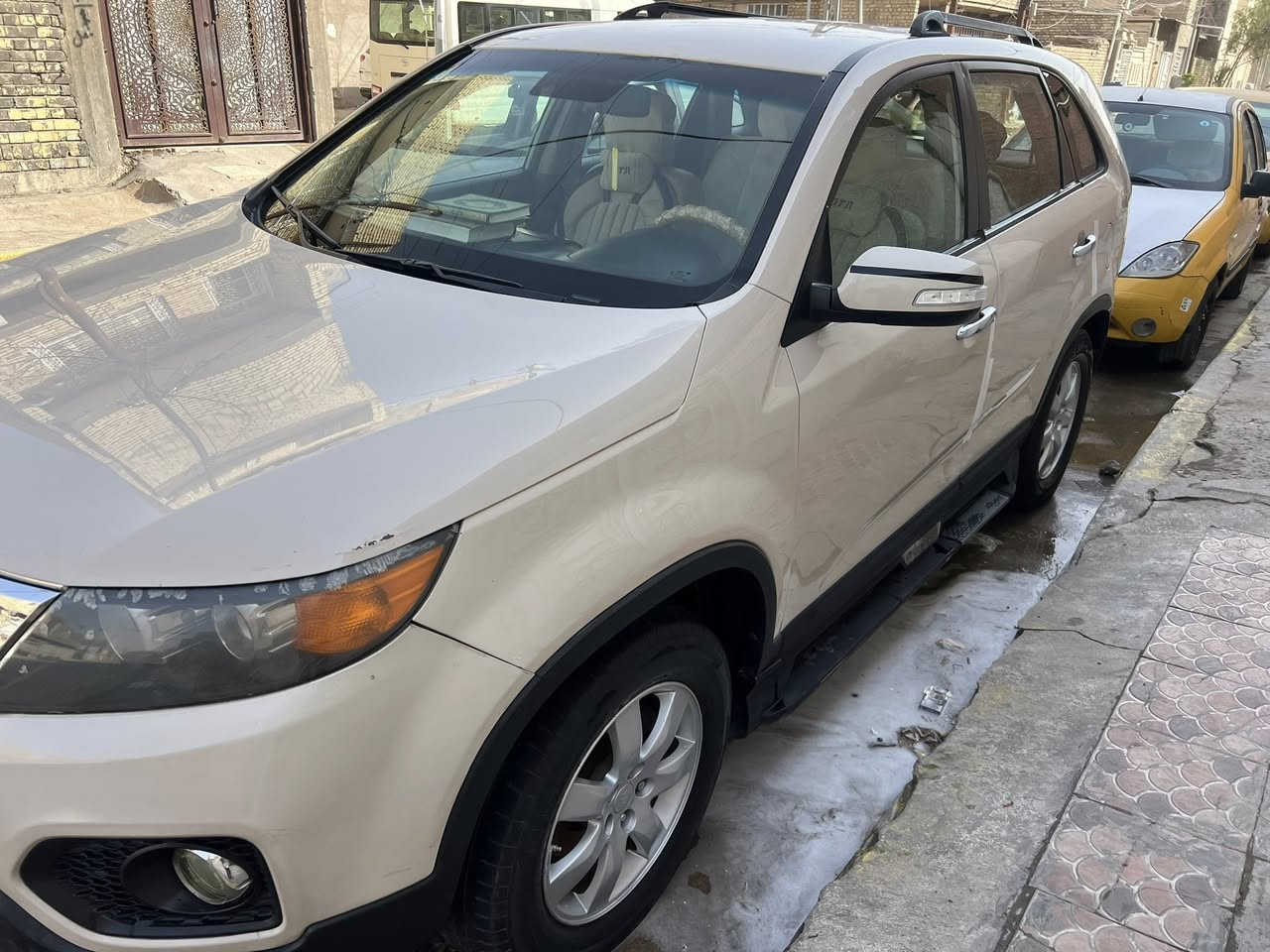 سلام عليكم سيارة سورنتو للبيع 2011 مكينه كير حدادية خير من الله  4سلندر دوش المرغوب سنوية جديدة الى 2031 ارقام انكليزي وباسمي تحويل ثاني يوم وارد امريكي  كلين بدون ضربة حادثه في امريكة صبخ جاملغ امامي اليمين فقط وصور امامكم السكن في بغداد البلديات سعر 134$ الشراي يتصل ***********
