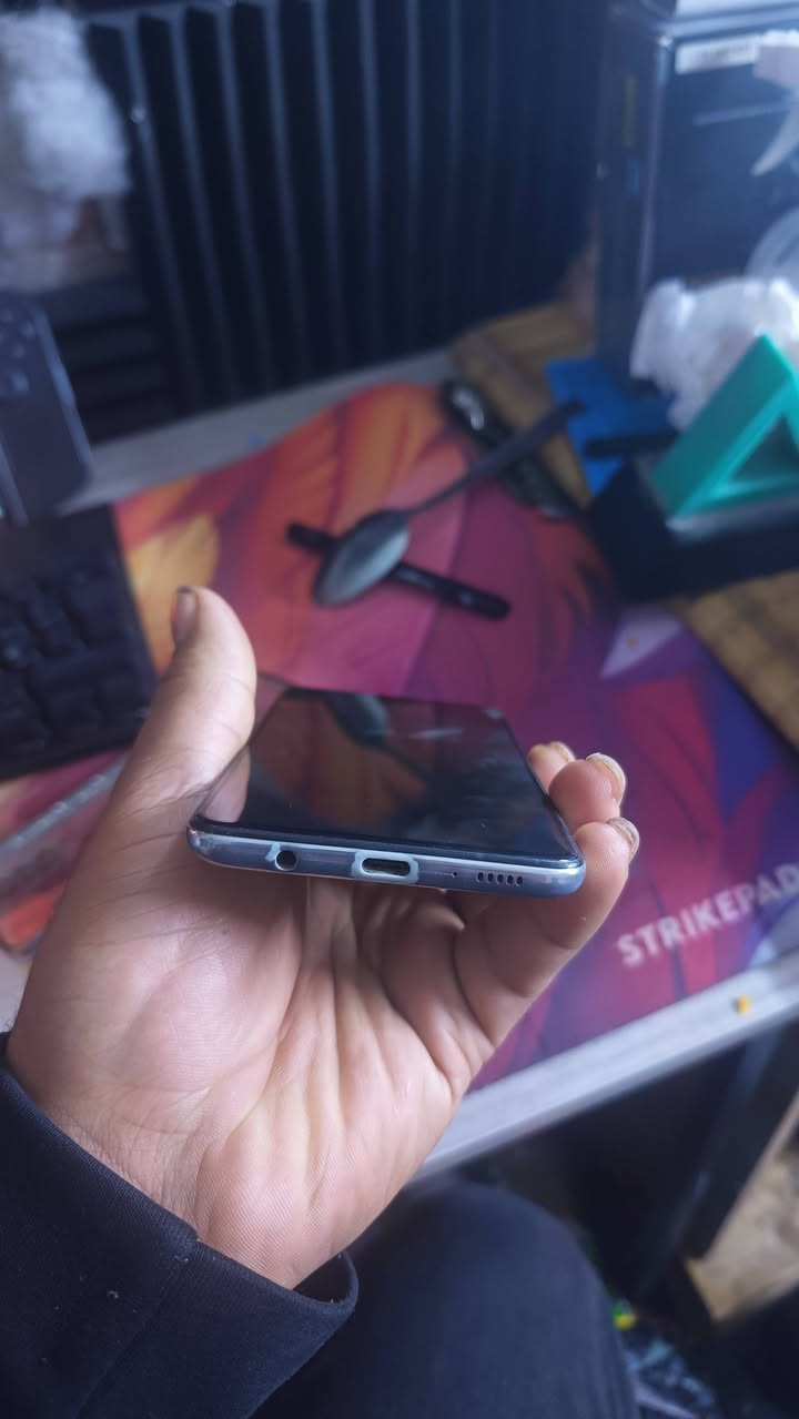 كلكسي اي51 ستعمال بيت مكفول مامصلح نضيف حيل سعره100 مكاني بغداد مدينه صدر ***********
