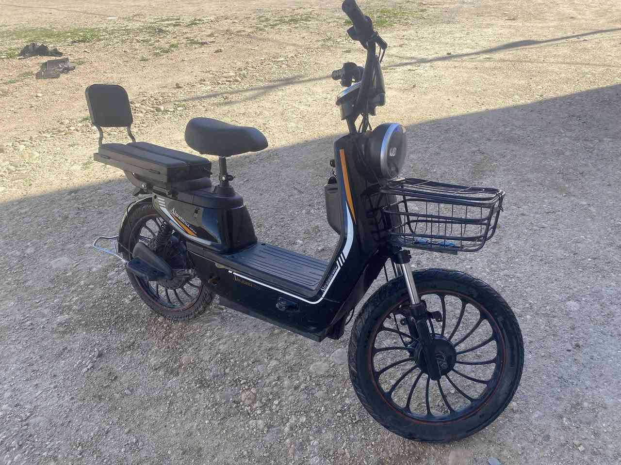 السلام وعليكم
ماطور للبيع 
نظافه 75‎%
سرعه 50 حقيقي
يتحمل وزن 100 كيلغم
 بطاريات تمشي مسافة 30 كيلومتر حقيقي 
يحتوي على 5 بطاريات 
دبل امامي خلفي 
قيم سعر بالتعليقات 
ماكاني الموصل 
للاستفسار *********** @إشارة
