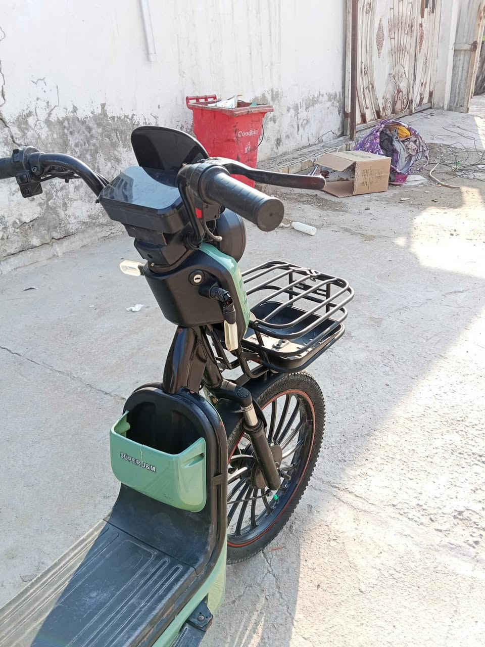 سلام عليكم
دراجه شحن كلش نضيفه 
ما بيهه نقص 
مكاني بغداد  حي طارق 
***********
