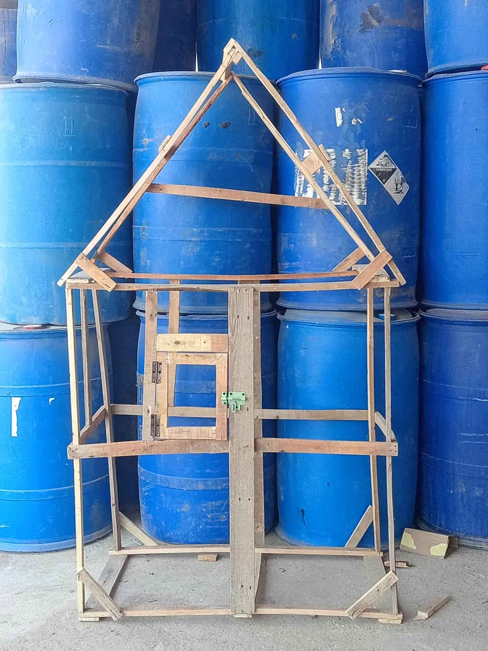 قفص للبيع اذا كامل 35 واذا هيكل مثل ما بل صورة 25
واسط الزبيدية شارع المعارض
***********
