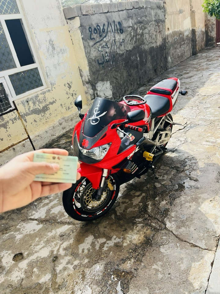 سلام عليكم إخوان العزاء دراجة HONDA 929RRرقم بغداد 🚦لوحات وسنويه تحويل ثاني مكينه مكفوله كفرات 85نضافتهن منضومة زينون عالي ناصي هدرز تيتانيوم ستان تلفون اصلي دراجة ادامة كاملة من بلكات فيتبم نوزلات مكفوله اخوان عنواني ديالى طريق دلي عباس سراجق الشراي يتصل ***********وتساب او تصل تحياتي للجميع
