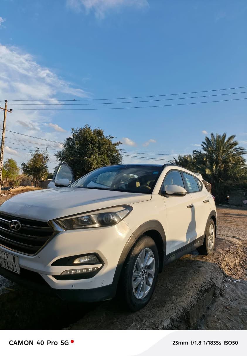 السلام عليكم 
توكسان 2016 خليجي رقم مثني إنكليزي مواصفات بانوراما كشنات جلد تحكمات السياره بيها قطعتين صبغ الجاملغ الأيسر و البنيد تبريد ثلج تايرات وباتري جديد ماتخسر عليها اي شي مكانها ديوانية السعر 160 ورقه وبيها مجال تلفون ***********
