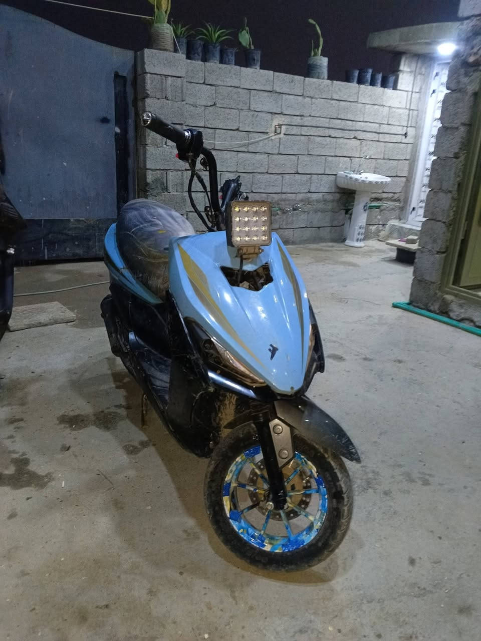 سلام عليكم ماكس صيني البيع بيها دخان بس ما عرف ناس تكول بلك وناس تكول كايمه المهم ابيع كوم حديد سعر  125 
***********
