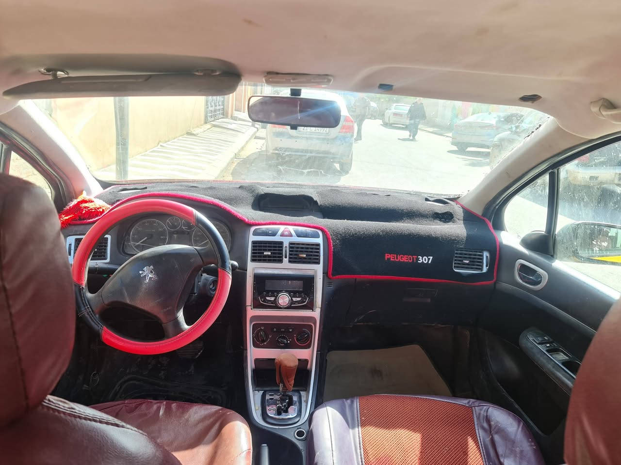 السلام عليكم بيجو 307 للبيع  موديل 2006 رقم بغداد 
 محور بيه كير و محرك كورلا مكان ديالى سعر 33
رقم ***********
