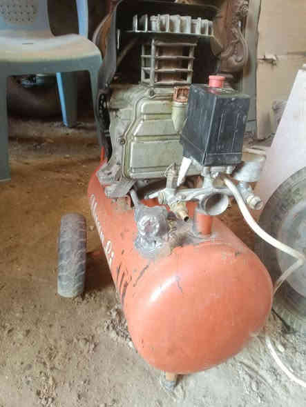 السلام عليكم كومبريصر هواء للبيع شغال السعر٧٥ الف منطقة٤٠٠٠.   ***********
